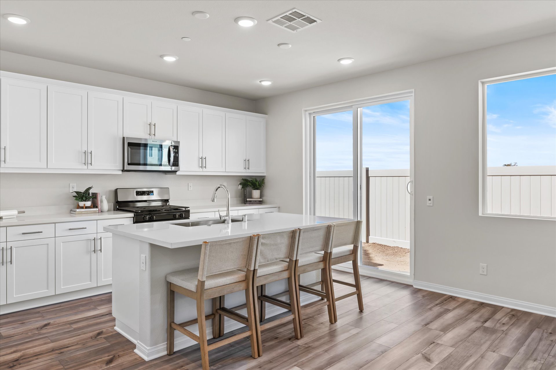 0037 7202 Veranda Lane