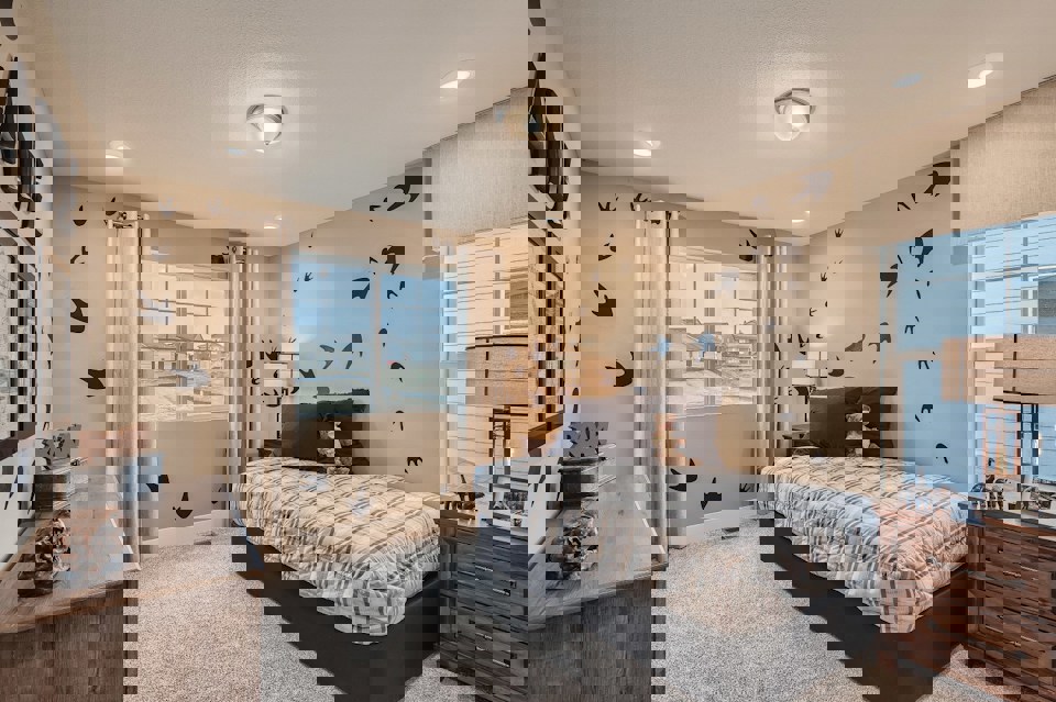 A bedroom with a bed and a desk.