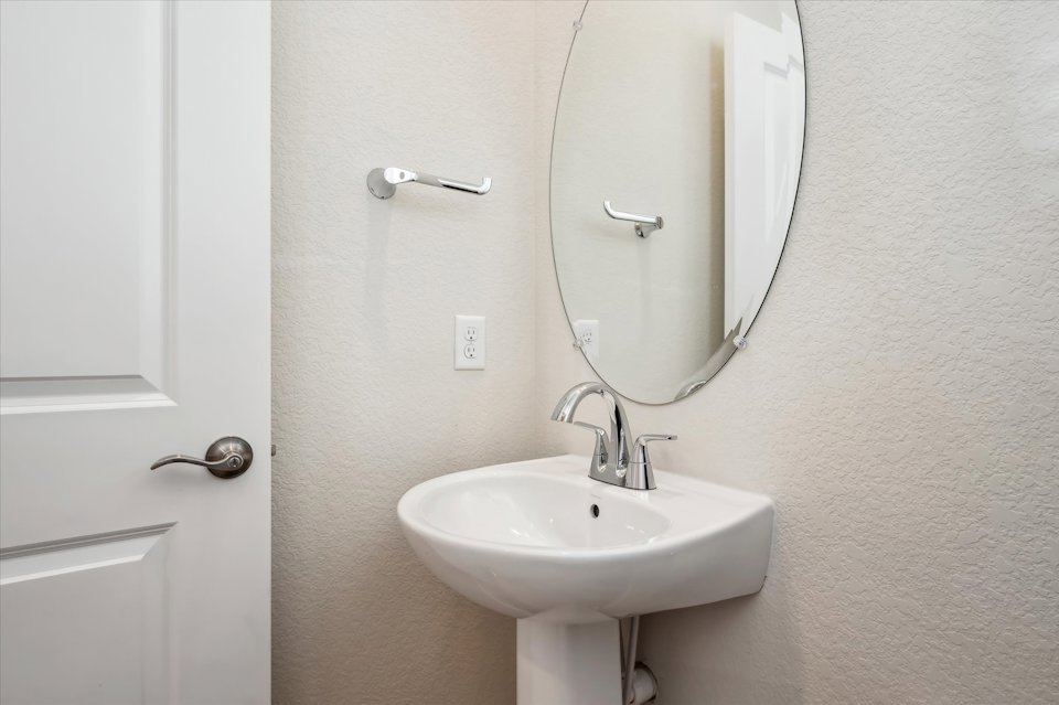 A bathroom with a mirror and sink.