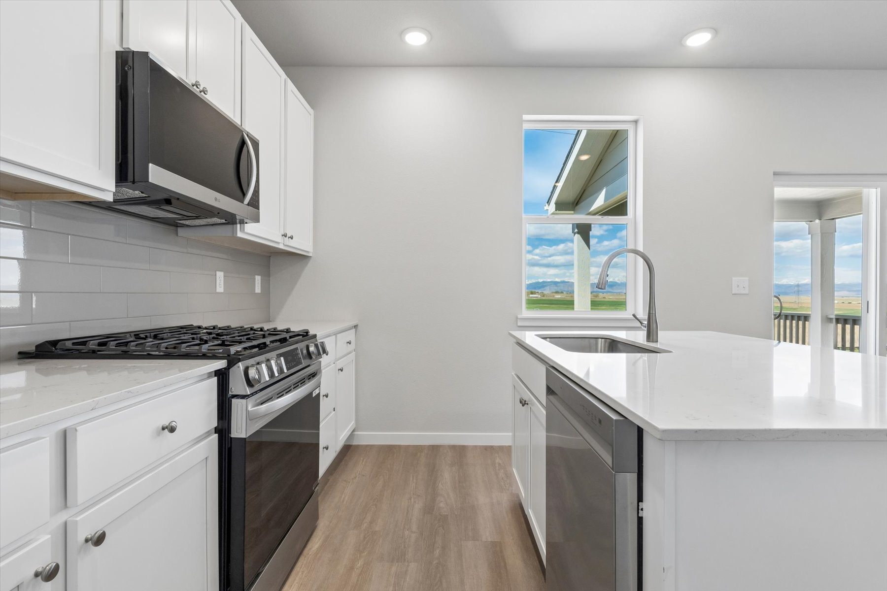 A kitchen with white cabinets.