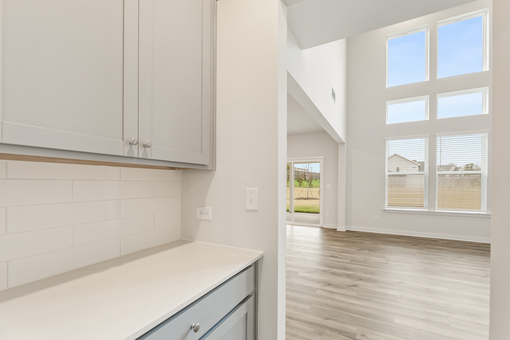 A kitchen with white cabinets.