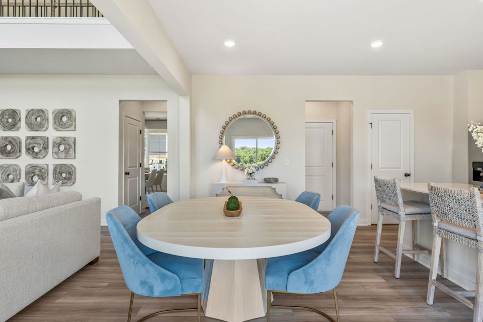 A dining room with a round table.