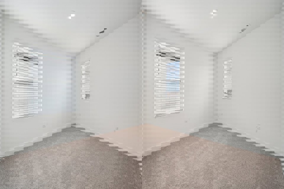 A room with a carpet and a carpet.