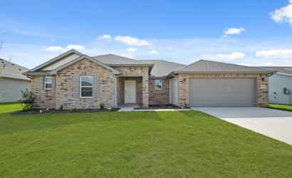 112 Annabelle St Cleburne 2nd shoot 1 (1).jpg