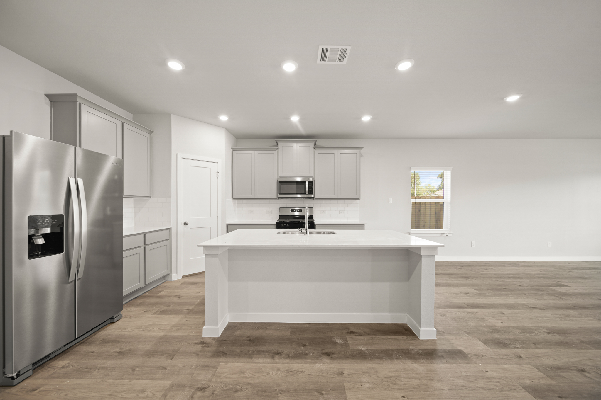 A kitchen with white cabinets.