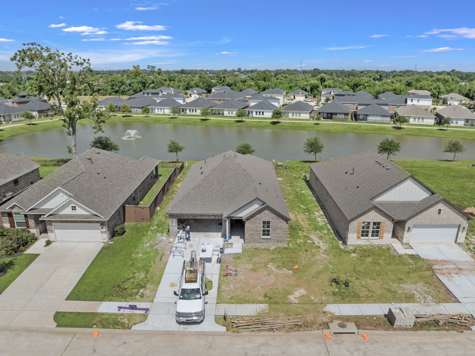 A group of houses next to a body of water.