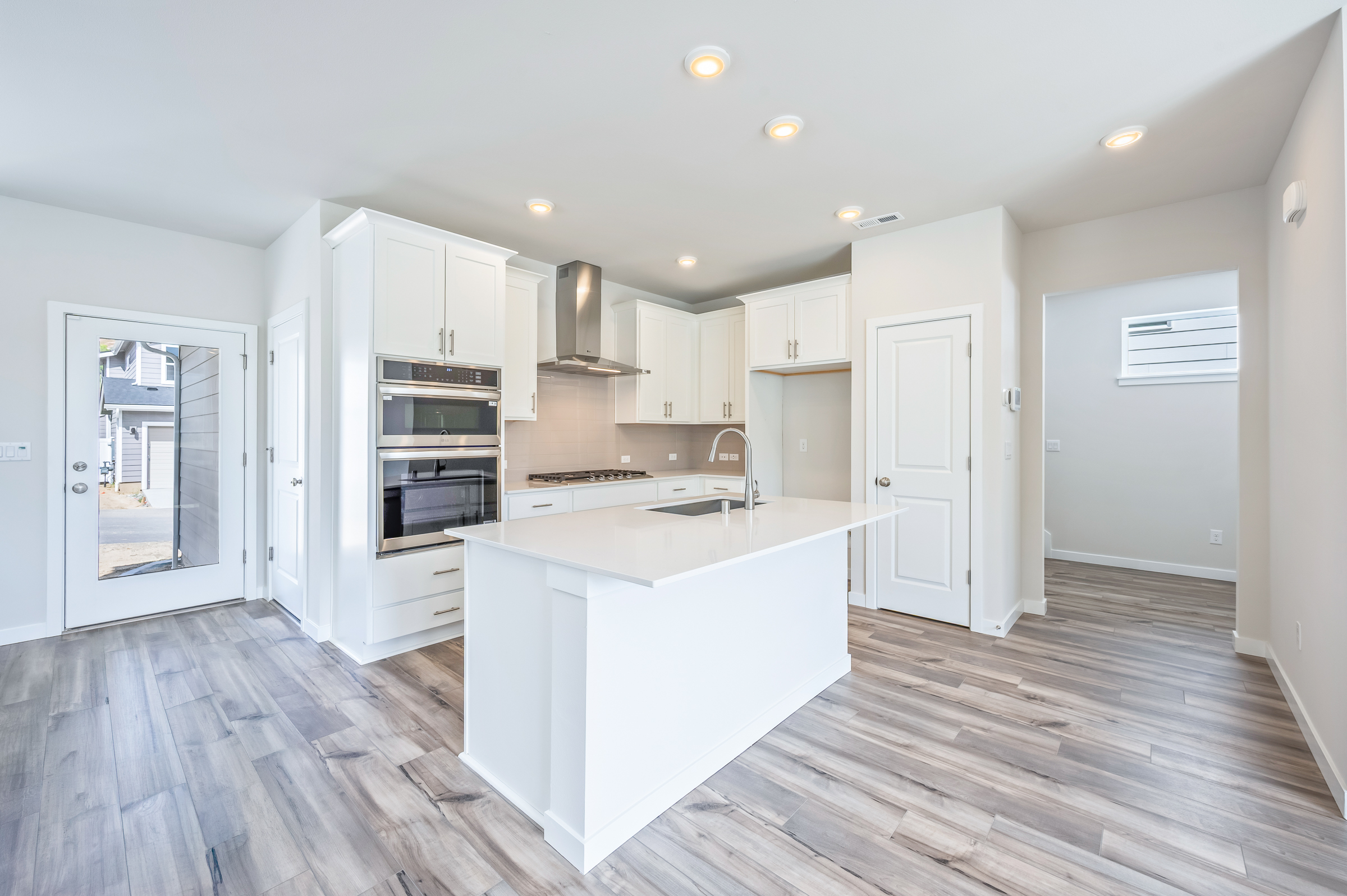 A kitchen with white cabinets.