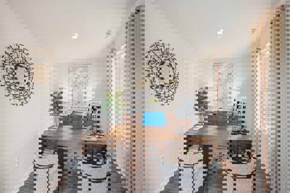 A room with a desk and chairs.