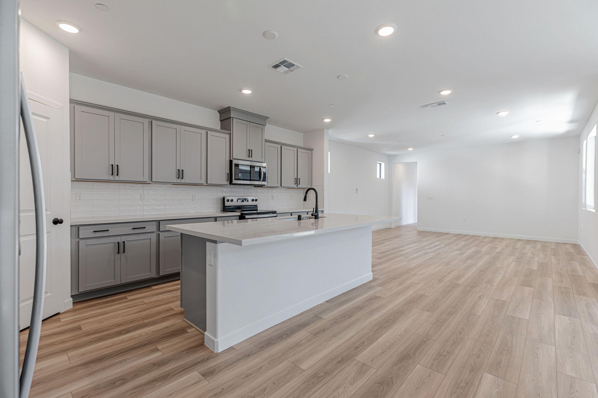 A kitchen with white cabinets.